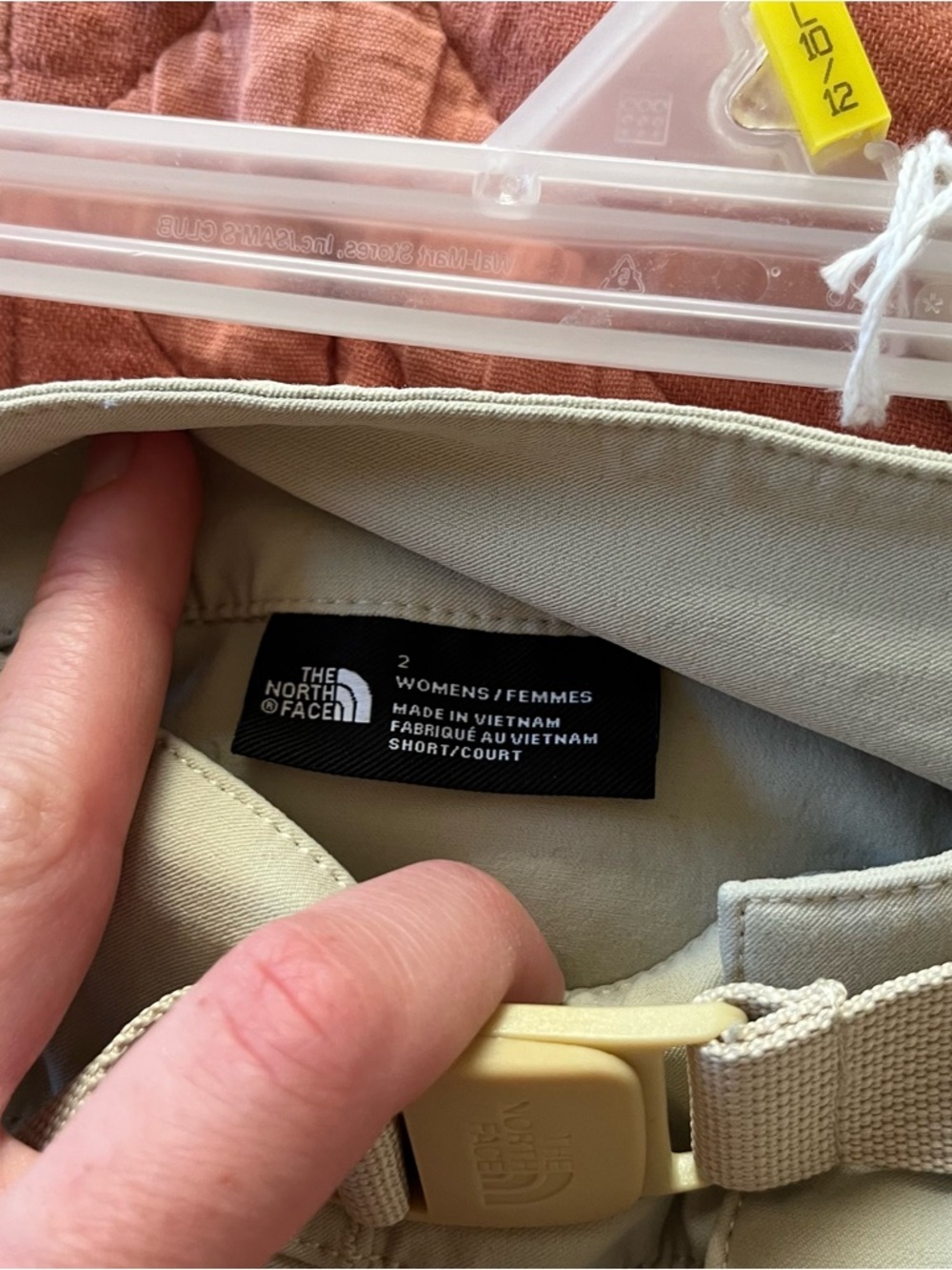 The North Face Women's 2 Convertible Hiking Pants. - Picture 10 of 11